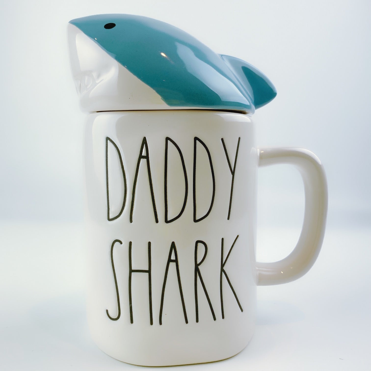 Rae Dunn By Magenta Daddy Shark With Lid Coffee Tea Mug 20 oz –  Pit-a-Pats.com